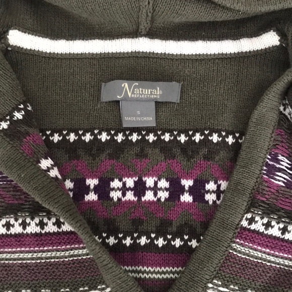 Hooded v-neck woven pullover sweater. - Picture 2 of 3